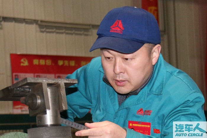 于伟：中国重汽卡车公司钳工高级技师