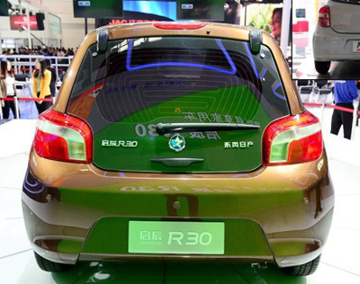 启辰R30正后.jpg