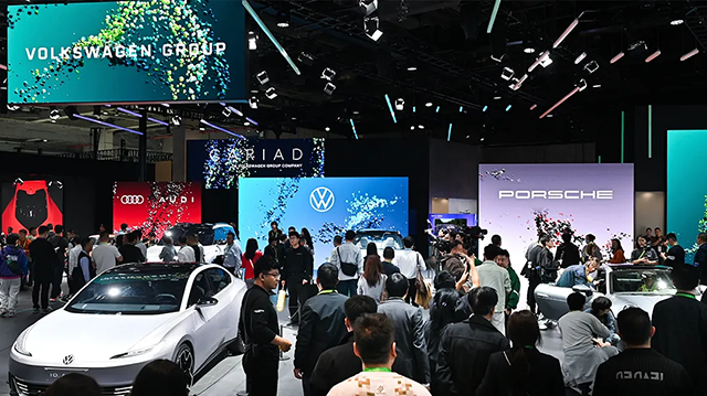 【汽车人】从“晒进口新车”到“亮本土研发”，进博会开启2.0时代